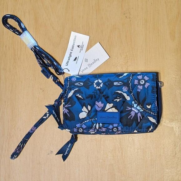 🆕Vera Bradley 3-in-1 Ultralight Water-repellent RFID Crossbody -FLEUR MEDALLION - Picture 1 of 6